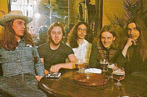 Na, wer ist hier, auf dem Cry Freedom-Foto aus dem Jahre 1978 wer? Erraten? Richtig, Rudi Madsius ist ganz rechts, Klaus Braun-Hessing der zweite von links.