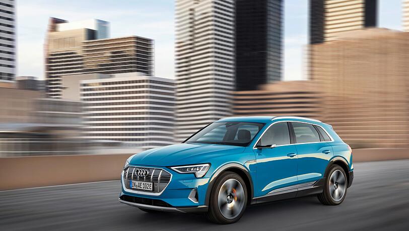 Die ersten Exemplare des Audi e-tron sollen schon Ende 2018 ausgeliefert werden. Die ersten Exemplare des Audi e-tron sollen schon Ende 2018 ausgeliefert werden.