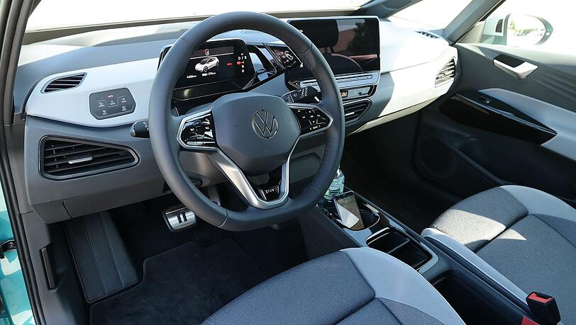 Modern, schick und nach kurzer Eingewöhnung einfach zu bedienen: das ID.3-Cockpit. Modern, schick und nach kurzer Eingewöhnung einfach zu bedienen: das ID.3-Cockpit.