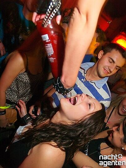 Scharf, Schärfer, Nachtgallerie: Bei der Party Pronös ließen die Darstellerinnen alle Hemmungen fallen. Mehr Bilder von der Veranstaltung gibt's unter www.nachtagenten.de.