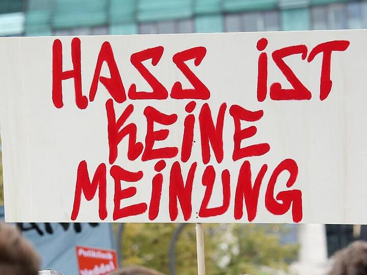 "Hass ist keine Meinung": Mit der neuen Gesetzesinitiative sollen künftig Kommunalpolitiker besonders geschützt werden.