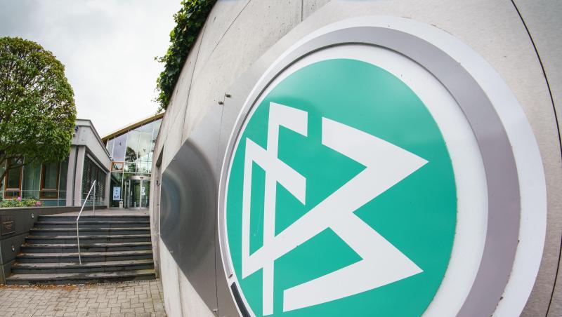 Nach den Turbulenzen um die Ethikkommission werden die Rufe nach einem vorgezogenen DFB-Bundestag immer lauter.