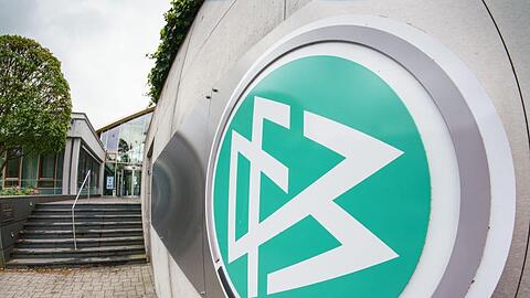 Nach den Turbulenzen um die Ethikkommission werden die Rufe nach einem vorgezogenen DFB-Bundestag immer lauter.