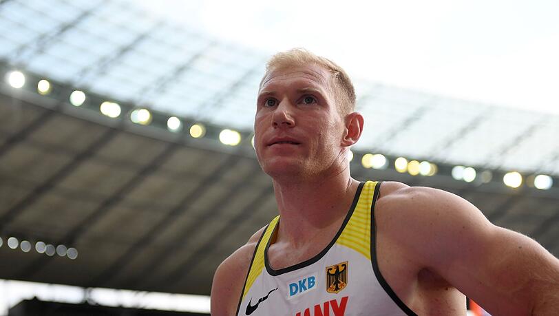 Arthur Abele aus Deutschland steht im Olympiastadion.