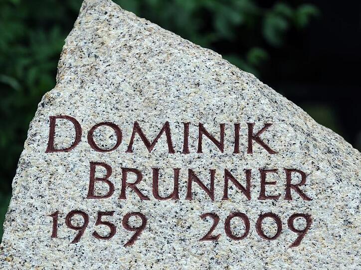 Der Grabstein von Dominik Brunner.
