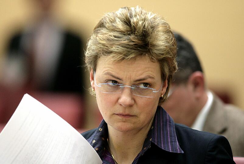 8. Den Absturz der Tochter Monika Hohlmeier, die als Kultusministerin gehen musste.