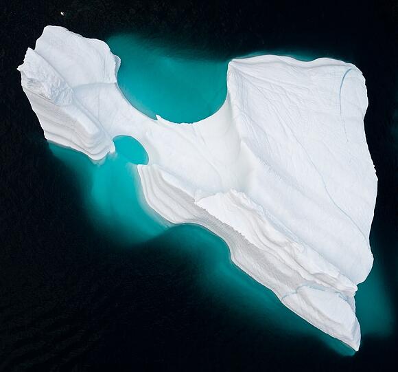 "The Design of an Iceberg" in der Kategorie Abstrakt.