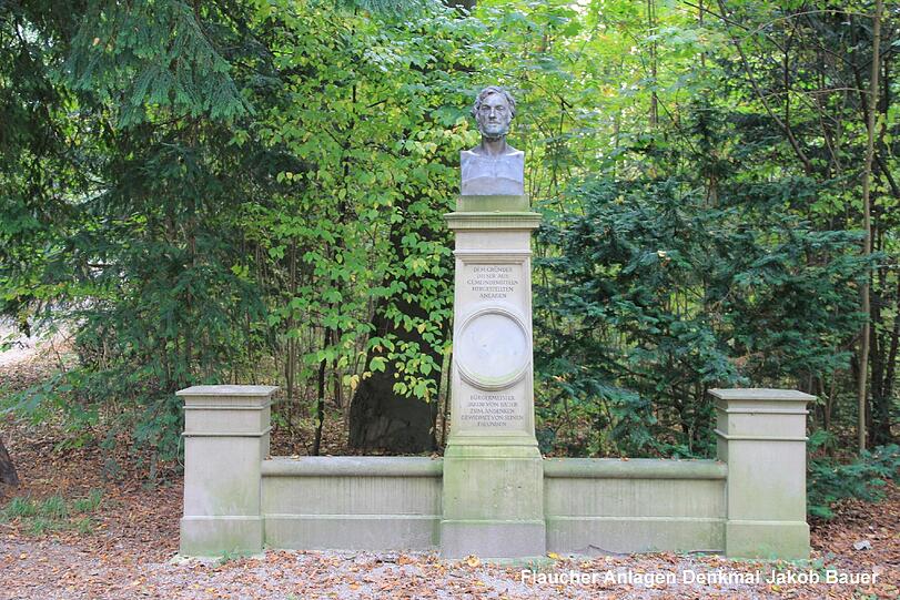 Das Bronzedenkmal für Jakob Bauer am Flaucher - von seinen Freunden gestiftet. Die Stadt ist da etwas weniger großzügig.