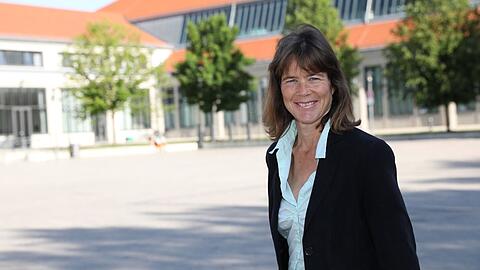 Mitten in München: Sibylle Stöhr in ihrem Viertel vor dem Verkehrszentrum Deutsches Museum.