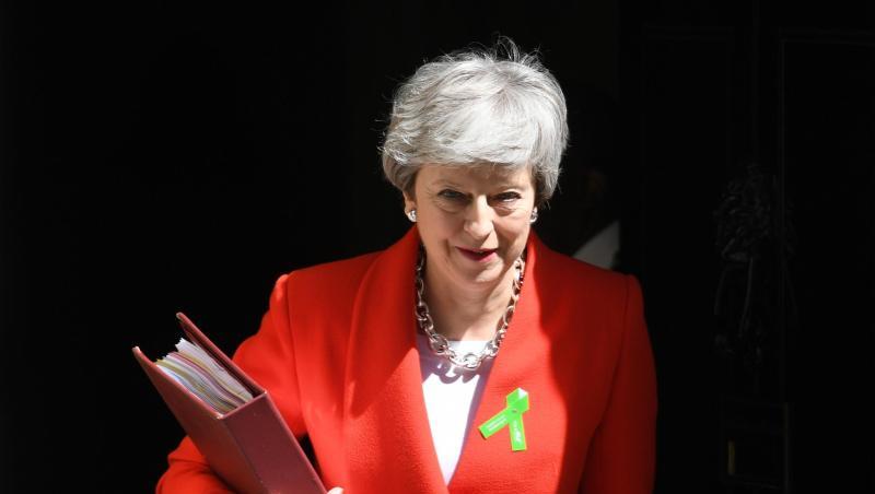 Theresa May vor der Tür von Downing Street 10. Auch innerparteilich steht die Premierministerin stark unter Druck. Theresa May vor der Tür von Downing Street 10. Auch innerparteilich steht die Premierministerin stark unter Druck.