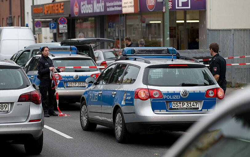 Bluttat in Osnabrück: In einem türkischen Supermarkt wurde am Donnerstagvormittag ein 45-jähriger Mann erschossen. Die Bilder vom Tatort.