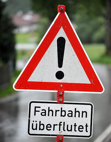 Hochwasser in Bayern und München halten die Einsatzkräfte in Atem. Die Bilder