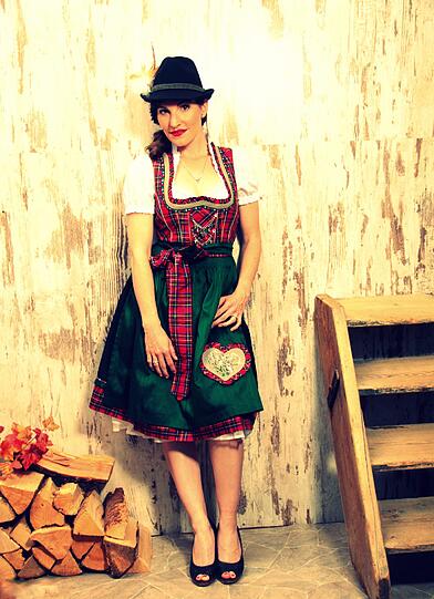 Fabienne will Paula werden weil: "Ich bin nett, charmant, immer fröhlich und lachend und einfach umwerfend im Dirndl. Die Sahne oben drauf: Ich liebe den FCB. Und noch eine Kirsche auf das Sahnehäubchen: Ich mag Paulaner!"