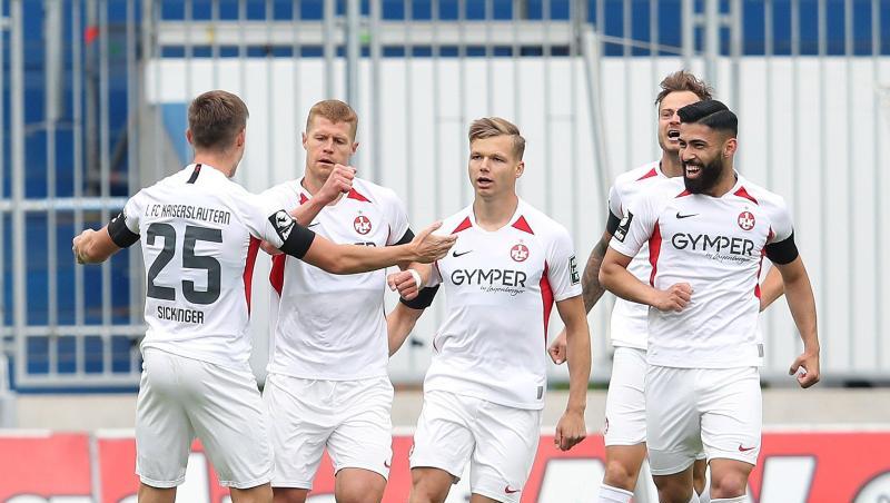 Der 1. FC Kaiserslautern feierte im Abstiegskampf einen wichtigen Sieg. Der 1. FC Kaiserslautern feierte im Abstiegskampf einen wichtigen Sieg.