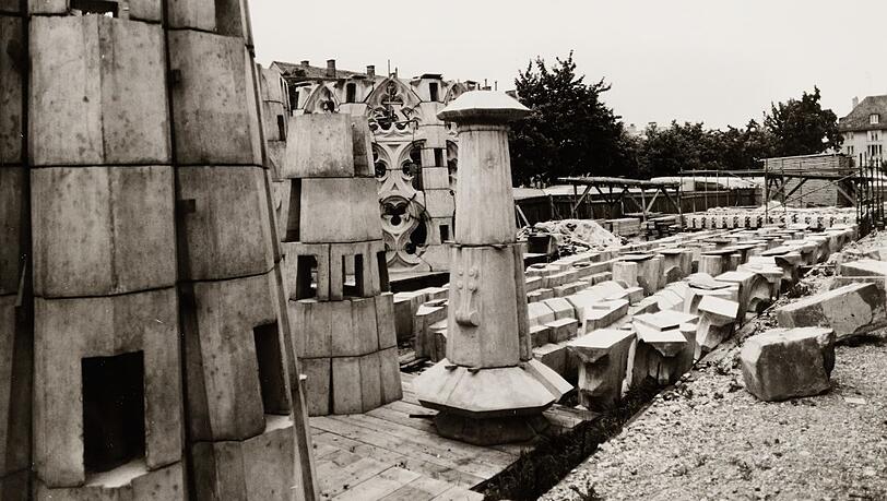Beton-Bauteile warten 1981 darauf, auf den neuen Spitzturms der Mariahilfkirche montiert zu werden. Münchner Türme im Laufe der Zeit zum Durchklicken. Beton-Bauteile warten 1981 darauf, auf den neuen Spitzturms der Mariahilfkirche montiert zu werden. Münchner Türme im Laufe der Zeit zum Durchklicken.