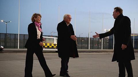 Steinmeier brach am frühen Morgen nach China auf. Steinmeier brach am frühen Morgen nach China auf.