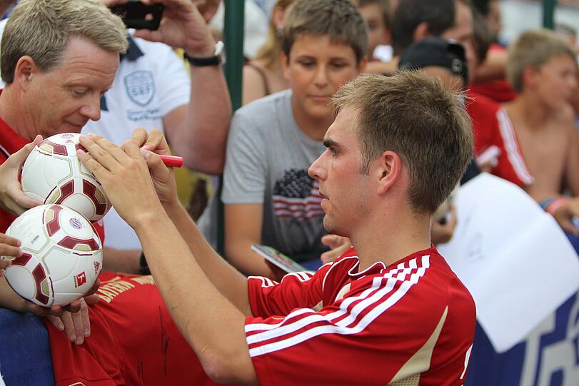 Ribéry ist wieder dabei, Lahm und Heynckes schreiben Autogramme, Neuer hechtet nach dem Ball: Bilder aus dem Trainingslager der Bayern am Gardasee