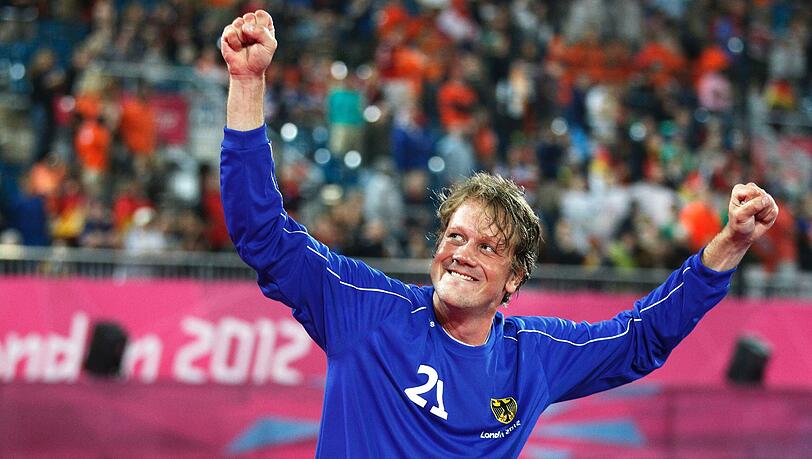 Platz 8: MAX WEINHOLD, Hockey, früher Münchner SC, 3 %. In London wiederholte der Nationalkeeper den Triumph von Peking und gewann Gold. Mit dem Münchner SC wurde er einst deutscher Meister und Europapokalsieger in der Halle. Platz 8: MAX WEINHOLD, Hockey, früher Münchner SC, 3 %. In London wiederholte der Nationalkeeper den Triumph von Peking und gewann Gold. Mit dem Münchner SC wurde er einst deutscher Meister und Europapokalsieger in der Halle.