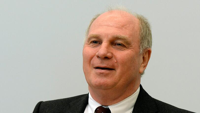Nicht freiwillig, sondern auf anraten der Staatskanzlei gab Hoeneß den Verdienstorden zurück. Nicht freiwillig, sondern auf anraten der Staatskanzlei gab Hoeneß den Verdienstorden zurück.