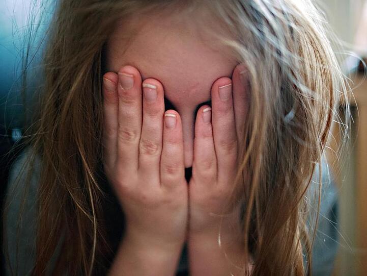 Kinderchirurgin Susanne von der Heydt von der Charité sorgt sich besonders um Kinder, die zu Hause Gewalt und Missbrauch erfahren (Symbol).