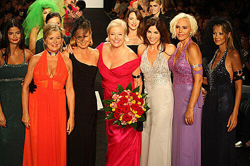 Schicke Damen: Shermine Sharivar, Jutta Speidel, Sybille Beckenbauer, Designerin Susanne Wiebe, Alexandra Polzin, Natascha Ochsenknecht und Sandy Meyer-Wölden.