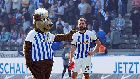 Lucas Tousart (r) wechselt innerhalb Berlins zu Union.