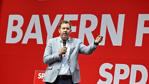 Der SPD-Bundesvorsitzenden Lars Klingbeil nimmt am Wahlkampffinale der SPD auf dem Marienplatz teil.