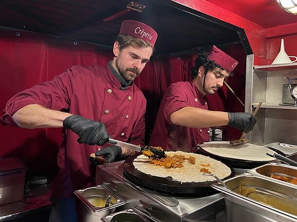 Großes kulinarisches Angebot: Bei Chris und Raffi von der Crêperie Grand Budapest gibt es einen veganen Crêpe mit Kürbis und Kräuterseitlingen. Großes kulinarisches Angebot: Bei Chris und Raffi von der Crêperie Grand Budapest gibt es einen veganen Crêpe mit Kürbis und Kräuterseitlingen.
