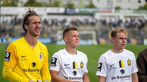 Marco Hiller (l.) mit den beiden Ex-Löwen Fabian Greilinger (Mitte) und Kilian Ludewig.