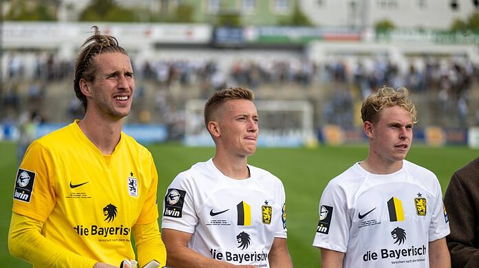 Marco Hiller (l.) mit den beiden Ex-Löwen Fabian Greilinger (Mitte) und Kilian Ludewig.