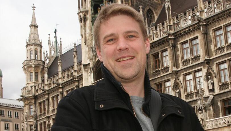 Mindestens drei Münchner mögen dieses Lächeln, so eine neue Studie - es gehört Stadtrat Tobias Ruff, Chef der Fraktion ÖDP/Freie Wähler. (Archivbild) Mindestens drei Münchner mögen dieses Lächeln, so eine neue Studie - es gehört Stadtrat Tobias Ruff, Chef der Fraktion ÖDP/Freie Wähler. (Archivbild)