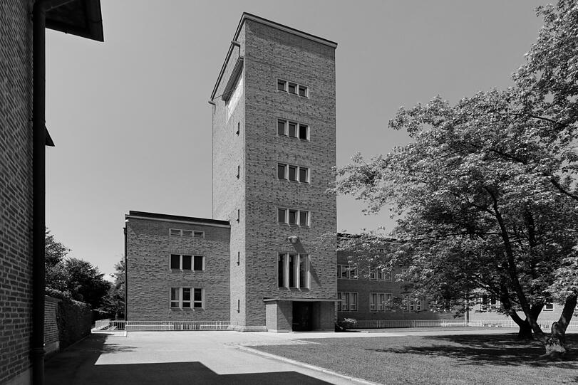 Karl Badberger errichtete das Eichamt in Nymphenburg zwischen 1926 und 1928 im Stil der Neuen Sachlichkeit.