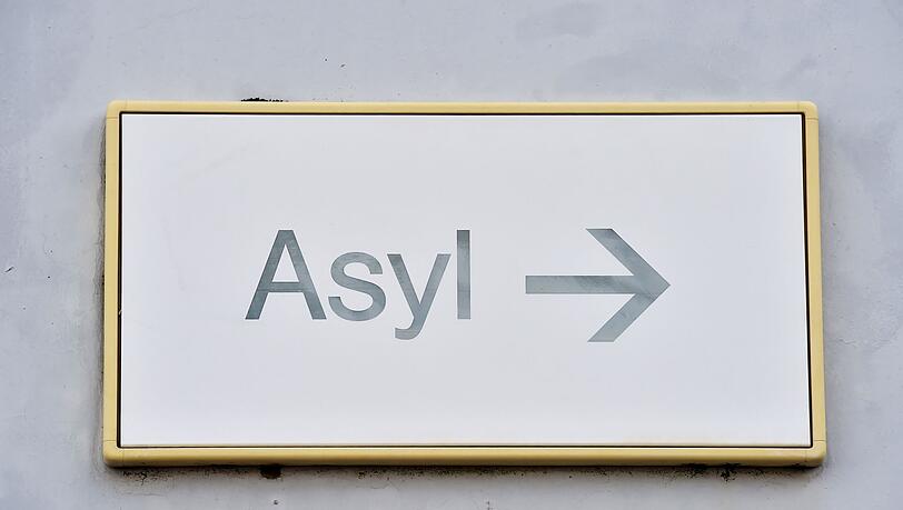 Markus Söder und der frühere SPD-Chef Sigmar Gabriel pochen auf eine Änderung in der Asylpolitik (Symbolbild).