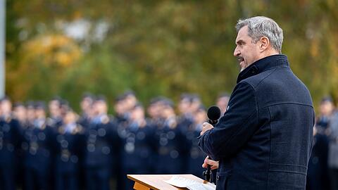 Söder sprach am Mittwoch beim Indienststellungsappell der Offiziersschule der Luftwaffe in Roth.
