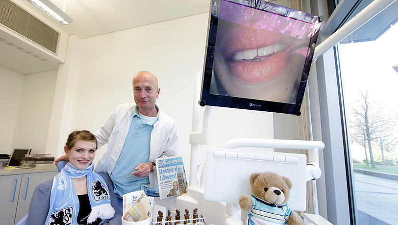 Zahnarzt Christian Kehrls und Patientin Mona Kern. Zahnarzt Christian Kehrls und Patientin Mona Kern.