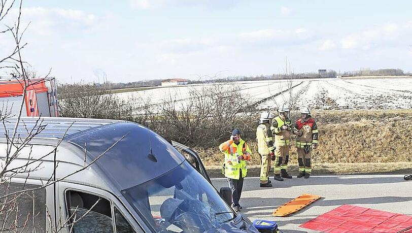Schreckliche Bilder: Bei dem Horror-Unfall in Aschheim kammen zwei Menschen ums Leben. Schreckliche Bilder: Bei dem Horror-Unfall in Aschheim kammen zwei Menschen ums Leben.