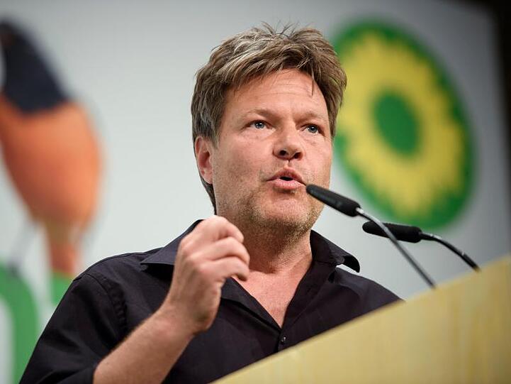 Grünen-Chef Robert Habeck schließt eine Koalition mit der CDU in Sachsen nicht aus.
