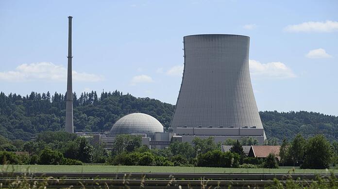 Das AKW Isar 2 ist abgeschaltet. Soll es stehen bleiben?