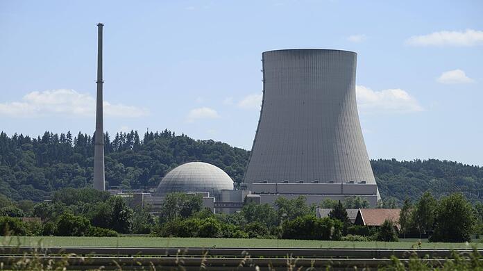 Das Kernkraftwerk Isar 2 wird abgeschaltet. Sollte es bleiben?