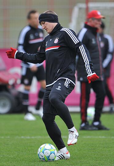 Ob Mario Gomez, Franck Ribery oder Bastian Schweinsteiger - die Bayern geben beim Abschlusstraining vor dem Rückspiel gegen Basel in der Säbener Straße nochmal Gas - hier die Bilder...