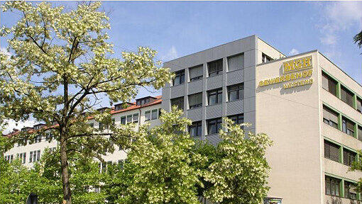 Der Gewerbehof im Westend wurde 1984 der zweite Gewerbehof in München. Eine Heimstatt für Handwerker und Kleinunternehmen. Der Gewerbehof im Westend wurde 1984 der zweite Gewerbehof in München. Eine Heimstatt für Handwerker und Kleinunternehmen.