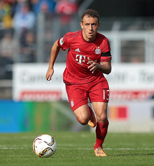 RAFINHA NOTE 3: Wurde von Frankfurt-Profi Aigner persönlich begrüßt - mit einem ruppigen Foul nach gerade einmal 22 Sekunden. Es entwickelte sich das erwartete Giftduell der beiden Heißsporne. Ergebnis: unentschieden. Kurz nach der Halbzeit ausgewechselt.