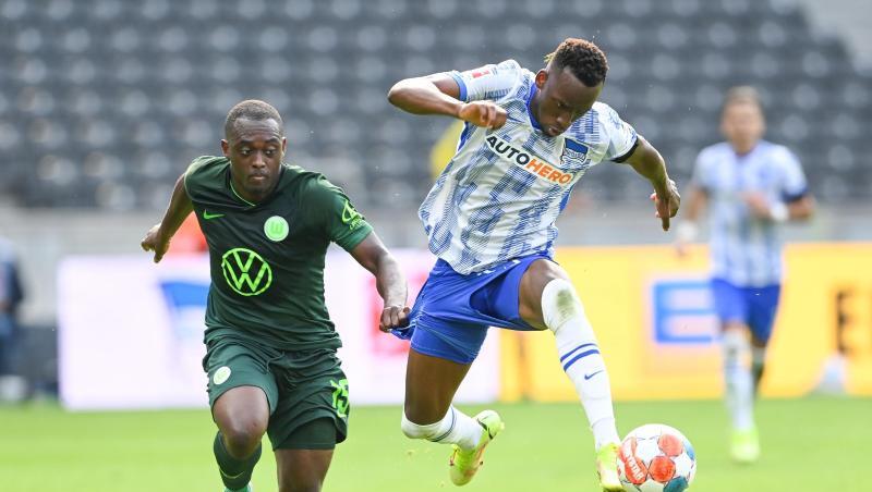Dodi Lukebakio (r) wechselt von Hertha BSC zum VfL Wolfsburg.