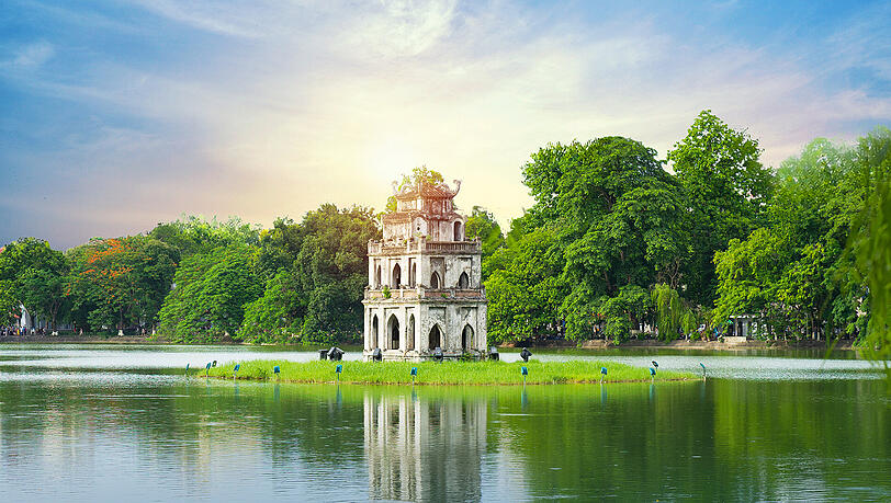 Der Schildkr&ouml;tenturm (Th&aacute;p R&ugrave;a), befindet sich im Ho&agrave;n-Kiếm-See in Hanoi, etwa 700 Kilometer n&ouml;rdlich von Huế.