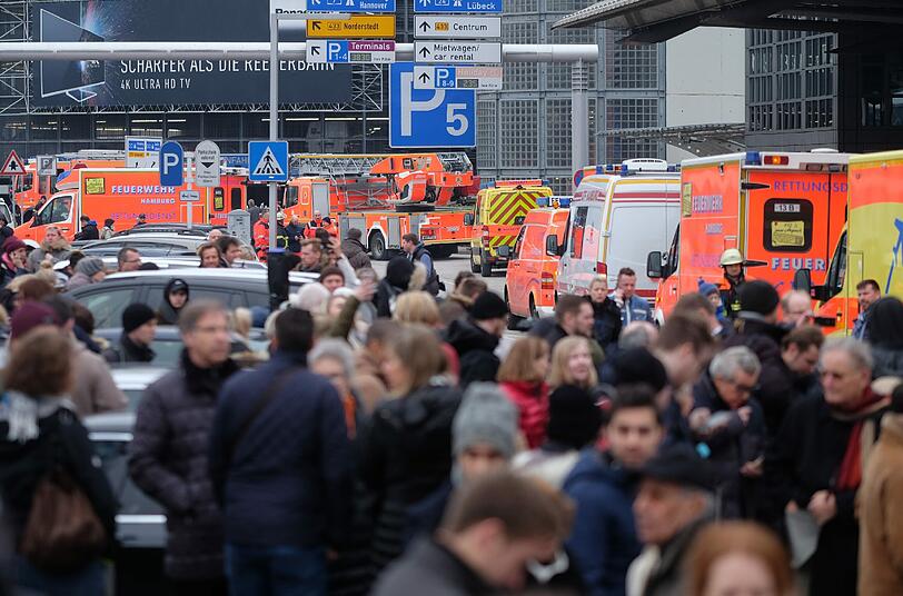 Der Hamburger Flughafen musste am Sonntag evakuiert werden.