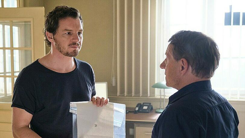 "Tatort: Du allein": Die Nachricht ist knapp, aber bedrohlich: Können Sebastian Bootz (Felix Klare) und Thorsten Lannert (Richy Müller) den angekündigten Mord verhindern? "Tatort: Du allein": Die Nachricht ist knapp, aber bedrohlich: Können Sebastian Bootz (Felix Klare) und Thorsten Lannert (Richy Müller) den angekündigten Mord verhindern?
