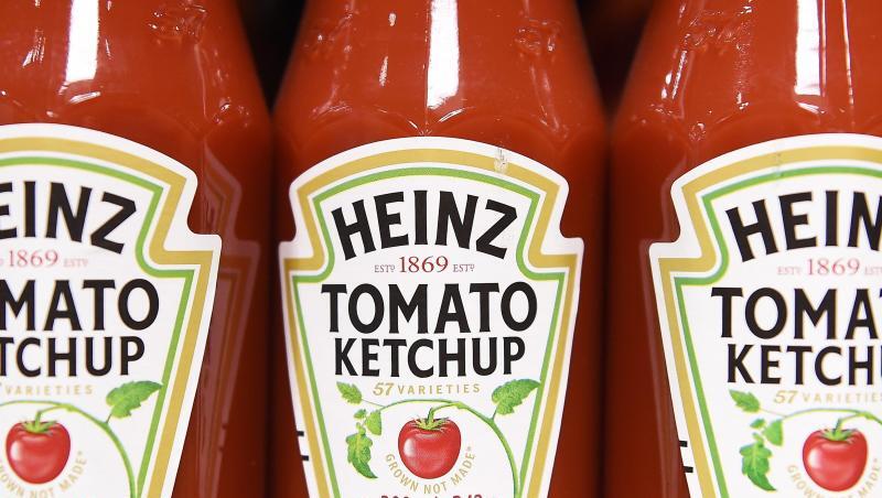 Heinz Tomato Ketchup steht in einem Laden im Regal. Rechtzeitig zum Höhepunkt der Grillsaison beenden der Heinz Ketchup und Edeka ihren Konflikt. Heinz Tomato Ketchup steht in einem Laden im Regal. Rechtzeitig zum Höhepunkt der Grillsaison beenden der Heinz Ketchup und Edeka ihren Konflikt.