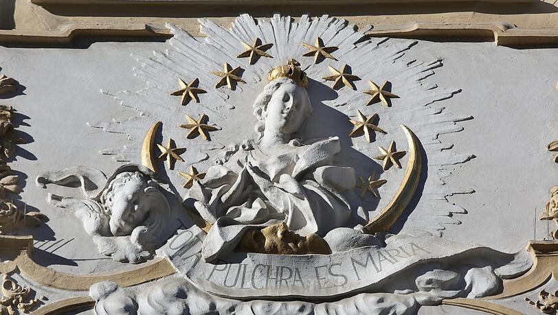 "Tota pulchra es Maria" (Schön bist du, Maria, in allem) - ein uralteschristliches Gebet, das bereits im vierten Jahrhundert belegt ist. "Tota pulchra es Maria" (Schön bist du, Maria, in allem) - ein uralteschristliches Gebet, das bereits im vierten Jahrhundert belegt ist.