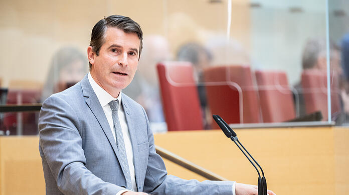 Bayerns Europaminister Eric Beißwenger (CSU) setzt sich für eine Abschaffung der Zeitumstellung ein.