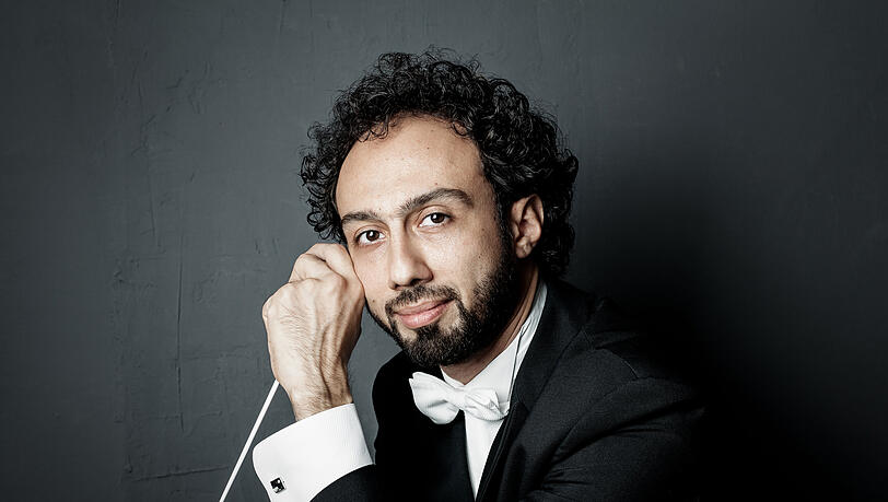 Fuad Ibrahimov ist der Chefdirigent des Neuen Philharmonischen Orchesters München und des Baku Chamber Orchestra. Fuad Ibrahimov ist der Chefdirigent des Neuen Philharmonischen Orchesters München und des Baku Chamber Orchestra.